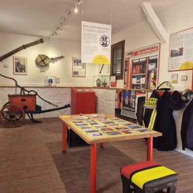Blick zu Mitmachstation in der Ausstelung 
