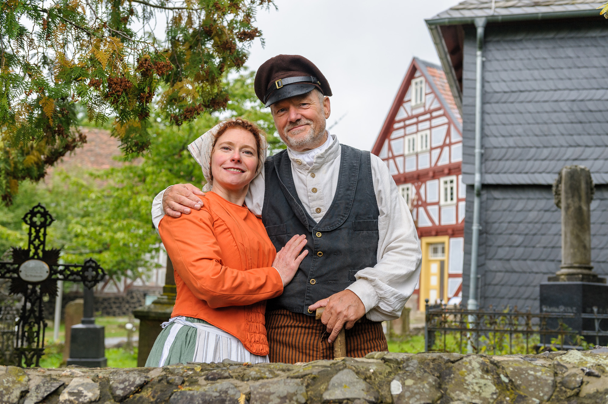 Zwei Schauspieler des Museumstheaters während der Schauspielführung "Arbeit bringt Brot".