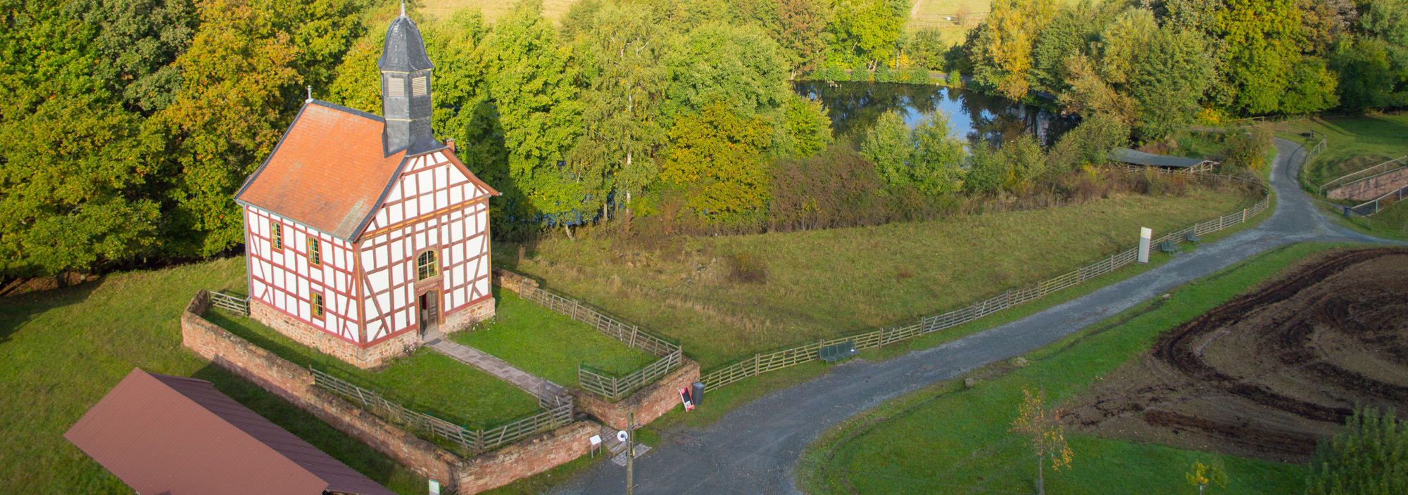 Außenansicht Kirche aus Ederbringhausen