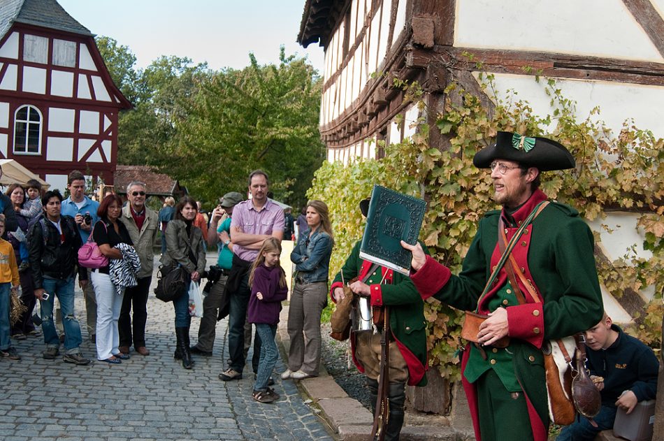 Förster Karl-Matthias Groß in Aktion beim Forstjägerlager