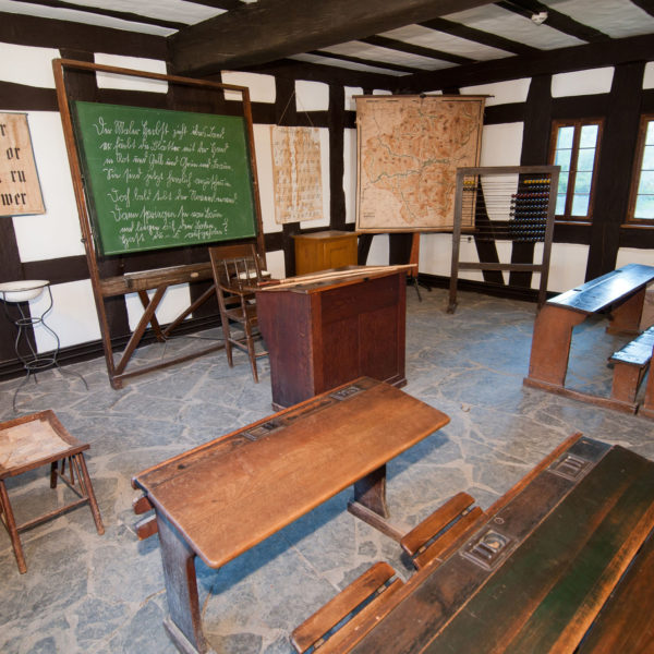 Innenaufnahme historisches Klassenzimmer im Haus aus Frickhofen