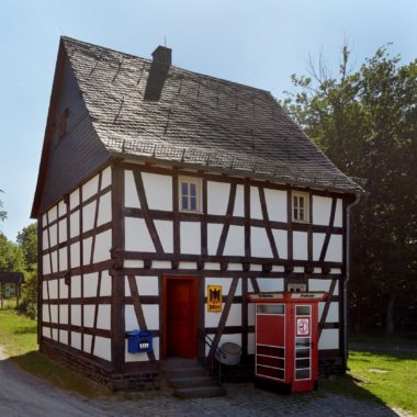 Das Haus aus Ahlbach wird im Hessenpark als Posthaus genutzt und beherbergt die Dauerausstellung 