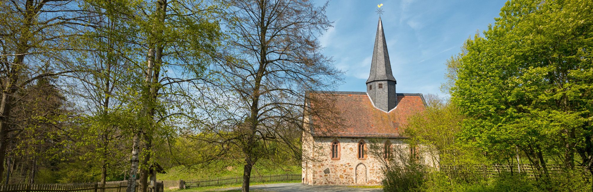 Außenansicht der Kapelle aus Lollar