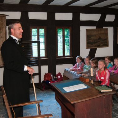 Schulstunde in der historischen Schule