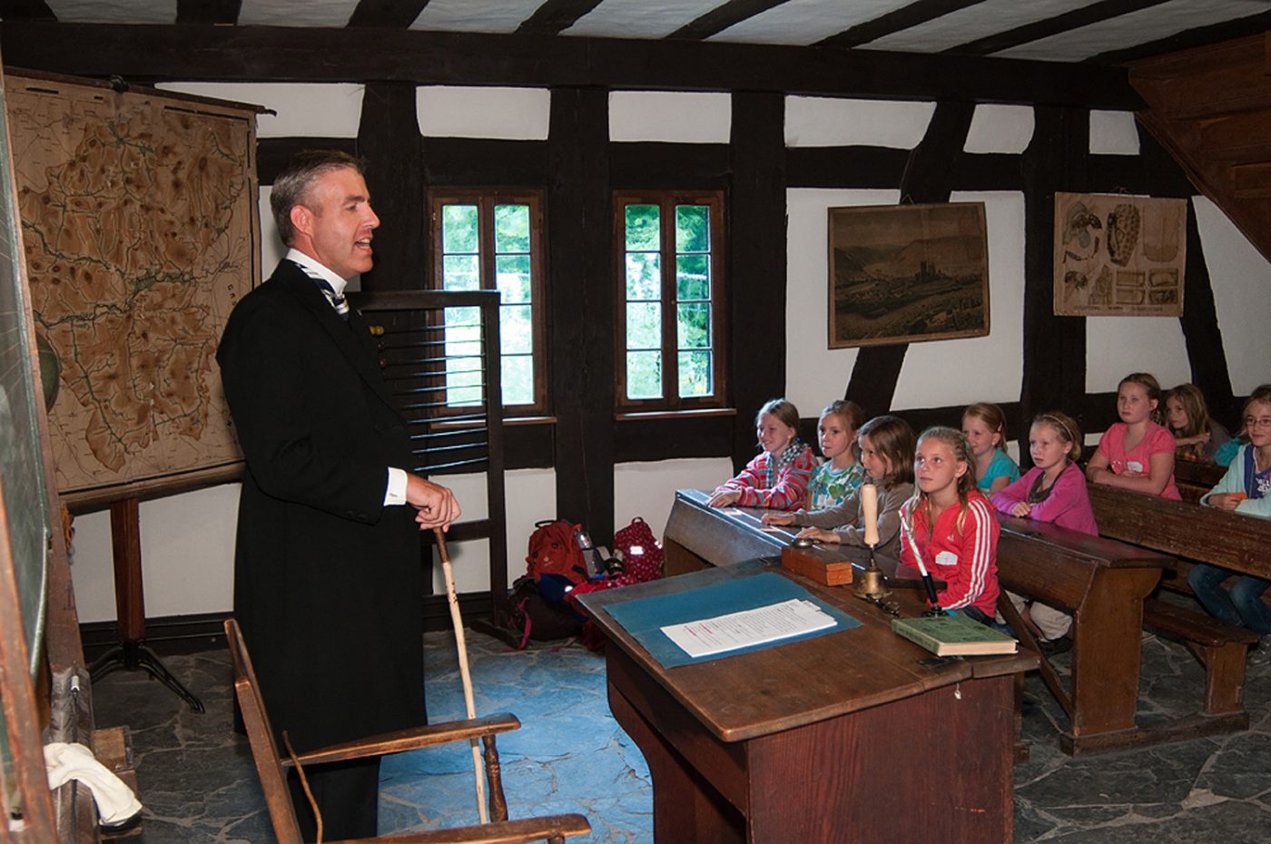 Schulstunde in der historischen Schule