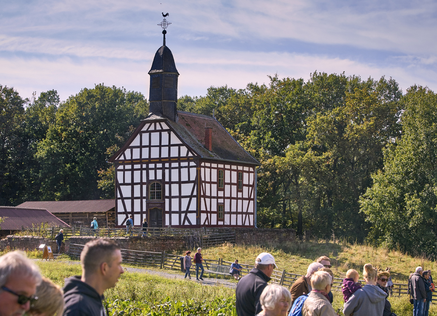 Außenansicht der Kirche aus Ederbringhausen