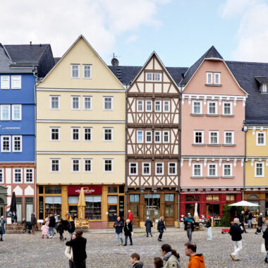 belebter Marktplatz im Hessenpark
