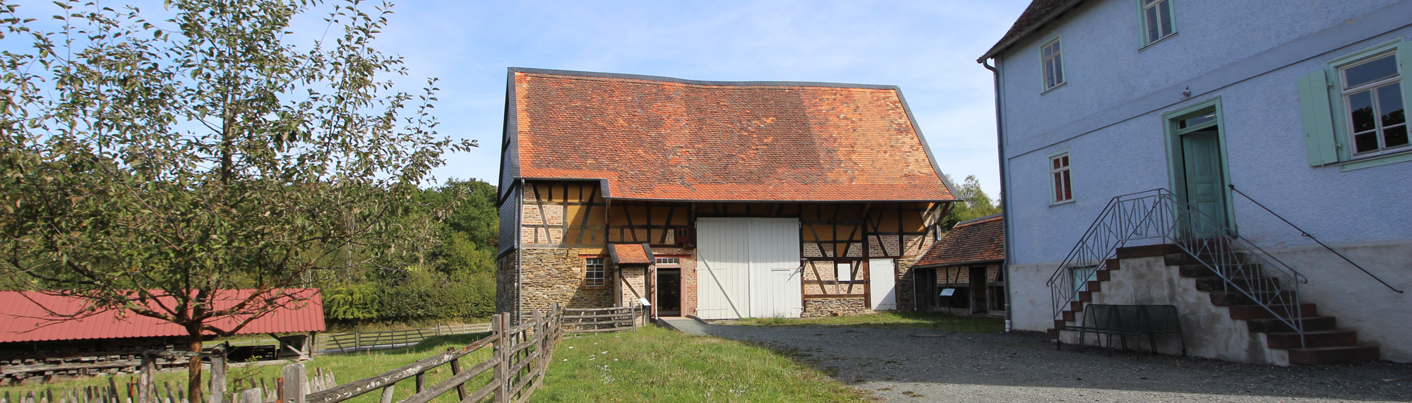 In der Stallscheune aus Anspach ist die Dauerausstellung 