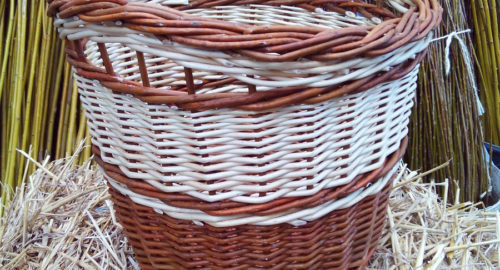 Weidenflechten: Korb mit Holzboden und Eingriffen am 22. August 2026